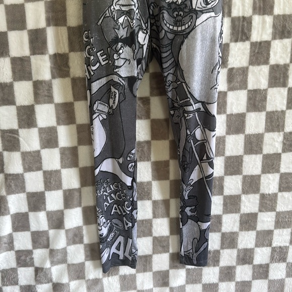 Disney Alice in Wonderland XL/EXTRA LARGE Atheltic Leggings Women’s - Picture 3 of 7